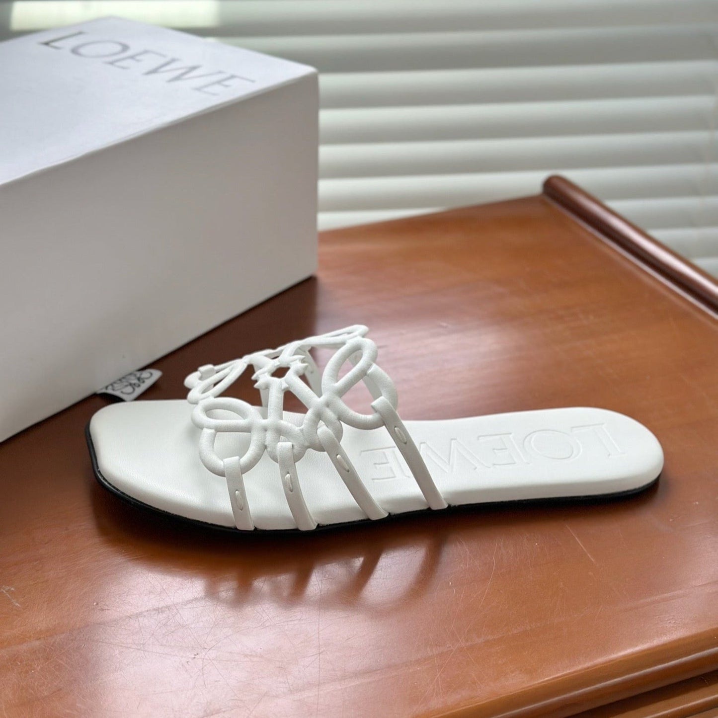 LOEWE - Petal Anagram slide in soft calfskin Blanc